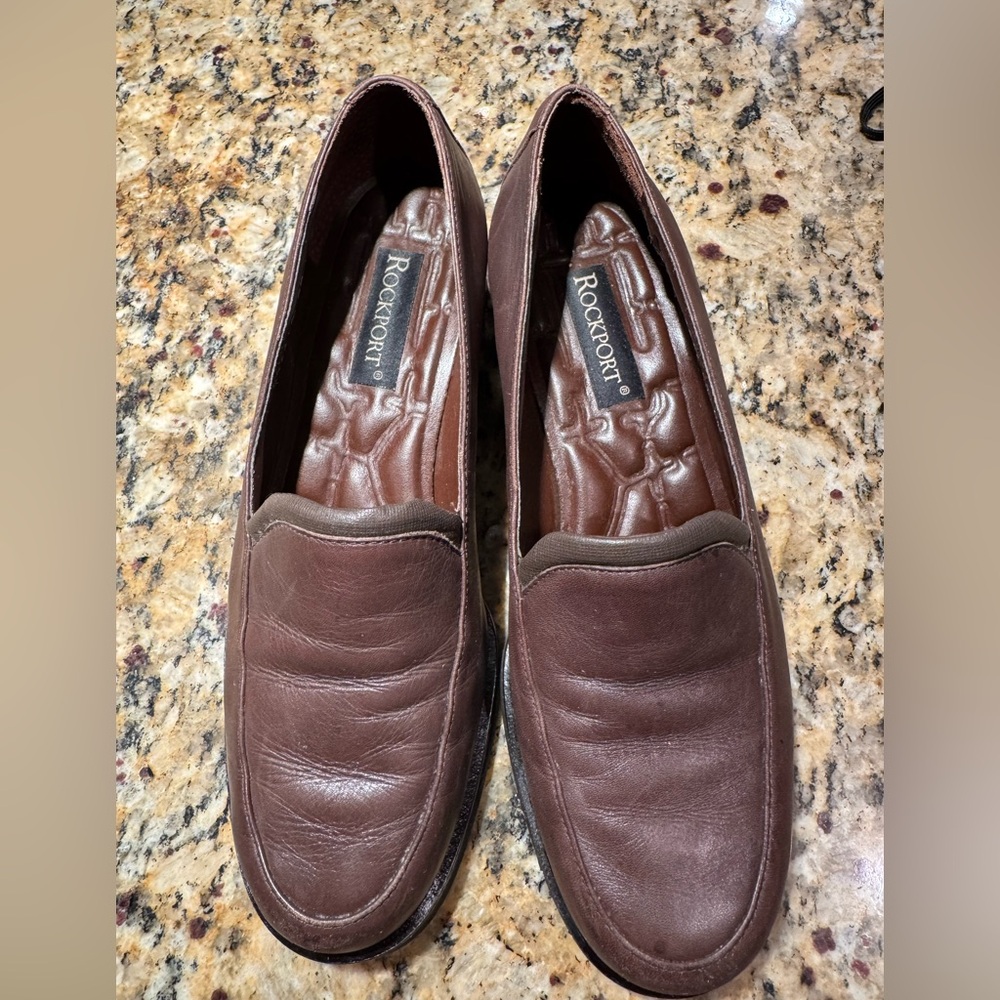 Rockport loafer shoes   Soft brown leather. Soft interior good condition.